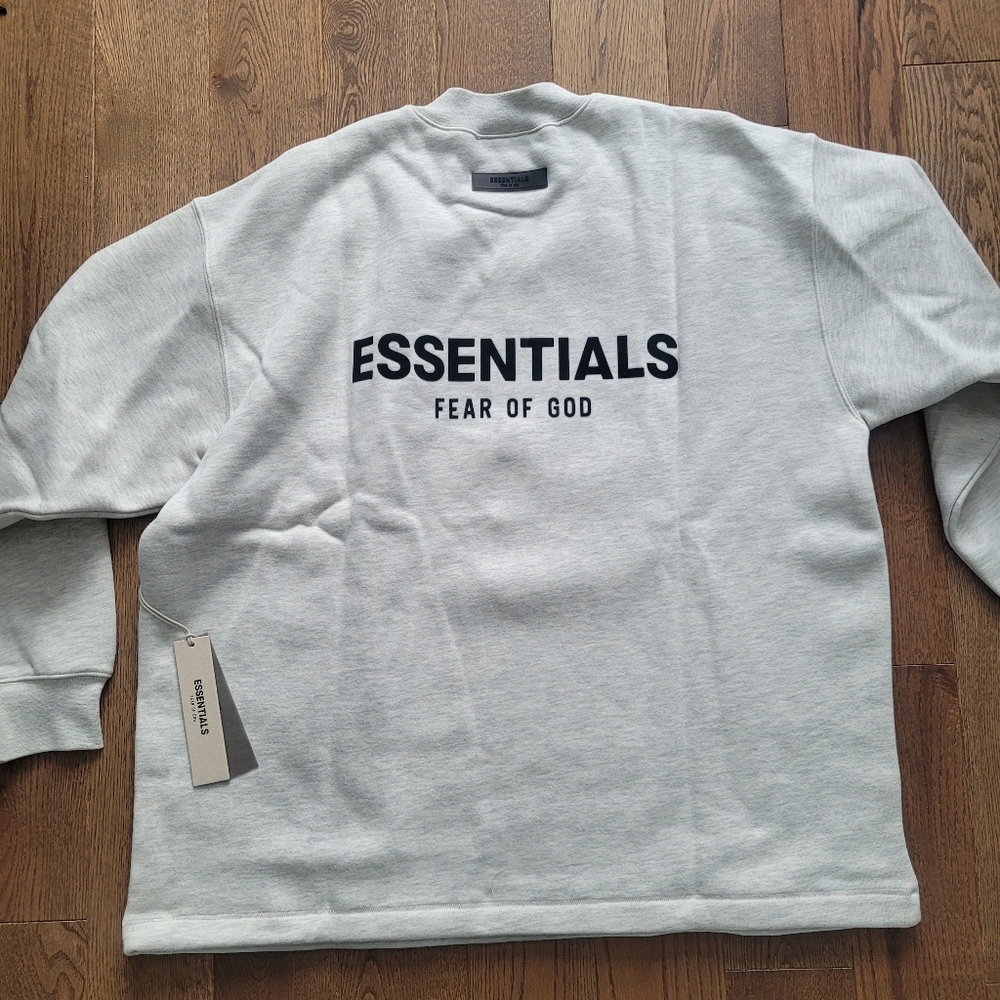 NWT - Essentials - Fear of God (FOG) - crewneck